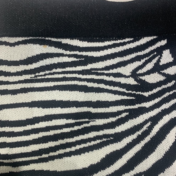 EUC🌸John & Jenn Zebra Print Knitwear Skirt - Picture 16 of 17